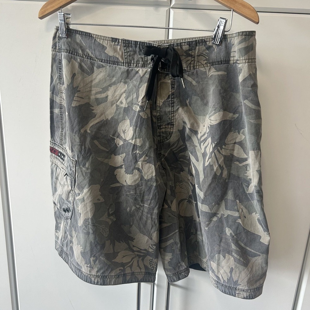 Crazy Shirts Hawaii Original Camo Floral Board Shorts Mens 36 Grey Olive Swim